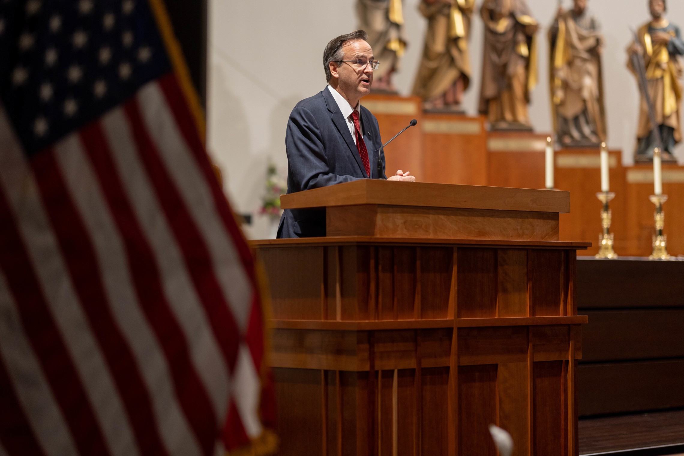 President Middendorf Introduces Archbishop Vigneron